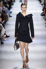 ディオール 2016年秋冬ウィメンズコレクション - ルーブル美術館を舞台に、エッジの効いた新ルック｜写真46