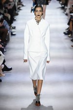 ディオール 2016年秋冬ウィメンズコレクション - ルーブル美術館を舞台に、エッジの効いた新ルック｜写真60