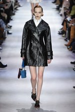 ディオール 2016年秋冬ウィメンズコレクション - ルーブル美術館を舞台に、エッジの効いた新ルック｜写真61