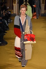 アンダーカバー 2016-17年秋冬ウィメンズコレクション - 失った恋を嘆き、哀愁を漂わせて｜写真16