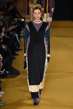 アンダーカバー 2016-17年秋冬ウィメンズコレクション - 失った恋を嘆き、哀愁を漂わせて｜写真26