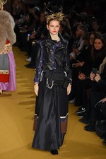 アンダーカバー 2016-17年秋冬ウィメンズコレクション - 失った恋を嘆き、哀愁を漂わせて｜写真33