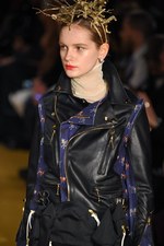 アンダーカバー 2016-17年秋冬ウィメンズコレクション - 失った恋を嘆き、哀愁を漂わせて｜写真34