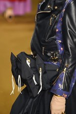 アンダーカバー 2016-17年秋冬ウィメンズコレクション - 失った恋を嘆き、哀愁を漂わせて｜写真35