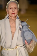 アンダーカバー 2016-17年秋冬ウィメンズコレクション - 失った恋を嘆き、哀愁を漂わせて｜写真40