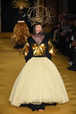 アンダーカバー 2016-17年秋冬ウィメンズコレクション - 失った恋を嘆き、哀愁を漂わせて｜写真70