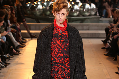 イザベル マラン 2016年秋冬コレクション - “英国パンク”挑発的な態度にいり混じるフェミニティ