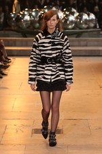 イザベル マラン 2016年秋冬コレクション - “英国パンク”挑発的な態度にいり混じるフェミニティ｜写真13