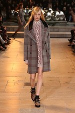 イザベル マラン 2016年秋冬コレクション - “英国パンク”挑発的な態度にいり混じるフェミニティ｜写真25
