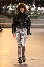 イザベル マラン 2016年秋冬コレクション - “英国パンク”挑発的な態度にいり混じるフェミニティ｜写真43