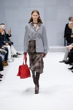 バレンシアガ 2016年秋冬コレクション - デムナ・ヴァザリアによる初シーズン｜写真21