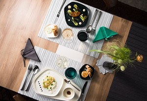 イッタラ×イッセイ ミヤケのホームコレクション - 食器を使用した特別 