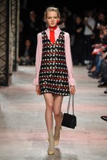 ポール & ジョー 2016-17年秋冬ウィメンズコレクション - ネコが駆け巡る、可憐な少女ルック｜写真8