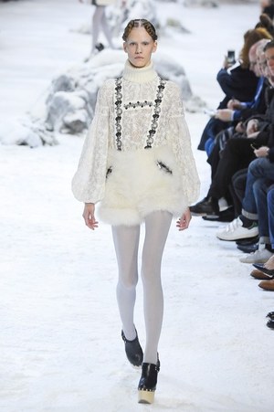 モンクレール ガム・ルージュ(MONCLER GAMME ROUGE) 2016-17年秋冬 ウィメンズコレクション  - 写真1