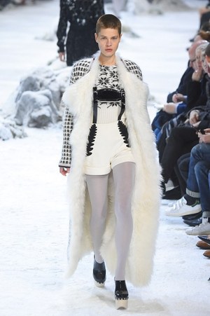 モンクレール ガム・ルージュ(MONCLER GAMME ROUGE) 2016-17年秋冬 ウィメンズコレクション  - 写真10