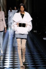 バルマン 2016年秋冬ウィメンズコレクション - 女性の美しさを讃えて、コルセットで魅せる｜写真3