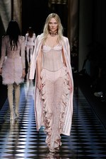 バルマン 2016年秋冬ウィメンズコレクション - 女性の美しさを讃えて、コルセットで魅せる｜写真11
