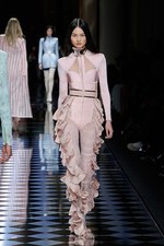 バルマン 2016年秋冬ウィメンズコレクション - 女性の美しさを讃えて、コルセットで魅せる｜写真13