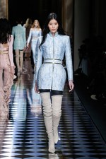 バルマン 2016年秋冬ウィメンズコレクション - 女性の美しさを讃えて、コルセットで魅せる｜写真14