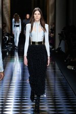 バルマン 2016年秋冬ウィメンズコレクション - 女性の美しさを讃えて、コルセットで魅せる｜写真19