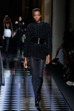 バルマン 2016年秋冬ウィメンズコレクション - 女性の美しさを讃えて、コルセットで魅せる｜写真23