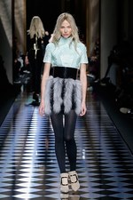 バルマン 2016年秋冬ウィメンズコレクション - 女性の美しさを讃えて、コルセットで魅せる｜写真27