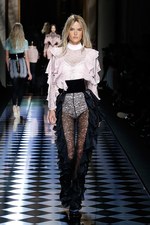 バルマン 2016年秋冬ウィメンズコレクション - 女性の美しさを讃えて、コルセットで魅せる｜写真28