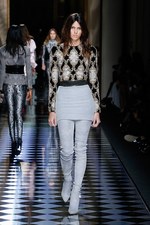 バルマン 2016年秋冬ウィメンズコレクション - 女性の美しさを讃えて、コルセットで魅せる｜写真33