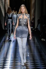 バルマン 2016年秋冬ウィメンズコレクション - 女性の美しさを讃えて、コルセットで魅せる｜写真35
