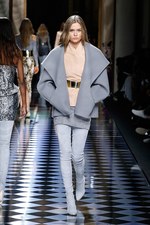 バルマン 2016年秋冬ウィメンズコレクション - 女性の美しさを讃えて、コルセットで魅せる｜写真38