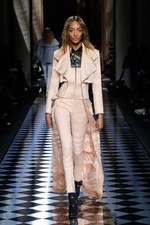 バルマン 2016年秋冬ウィメンズコレクション - 女性の美しさを讃えて、コルセットで魅せる｜写真39