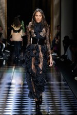 バルマン 2016年秋冬ウィメンズコレクション - 女性の美しさを讃えて、コルセットで魅せる｜写真47