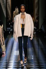 バルマン 2016年秋冬ウィメンズコレクション - 女性の美しさを讃えて、コルセットで魅せる｜写真57