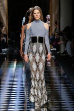 バルマン 2016年秋冬ウィメンズコレクション - 女性の美しさを讃えて、コルセットで魅せる｜写真59
