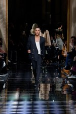 バルマン 2016年秋冬ウィメンズコレクション - 女性の美しさを讃えて、コルセットで魅せる｜写真60