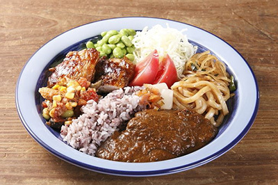行列｜「もうやんカレー」関西初出店！2週間以上仕込んだルーや1,000円ポッキリで楽しめるビュッフェなど