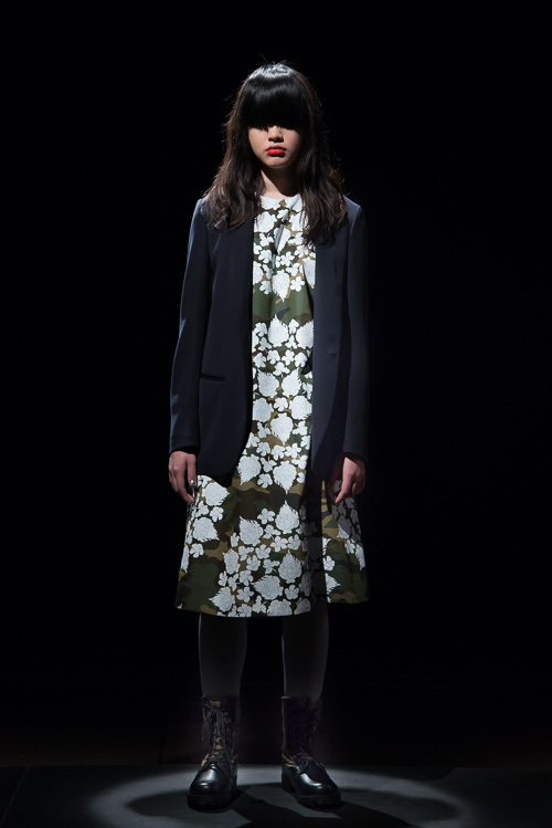 ツカサミカミ 16年秋冬コレクション 迷彩柄に純白の花々を乗せて ファッションプレス ツカサミカミ 16年秋冬コレクション 迷彩柄に純白の花々を乗せて ファッションプレス