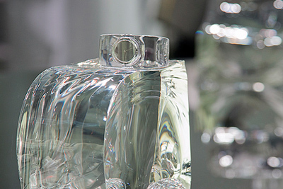 イッセイ ミヤケ 青山店で吉岡徳仁デザインの時計“O”(オー)の特別展示開催