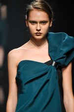 ハナエモリ マニュスクリ 2016-17年秋冬コレクション - 無機物と有機物の融合｜写真49