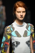 ハナエモリ マニュスクリ 2016-17年秋冬コレクション - 無機物と有機物の融合｜写真78