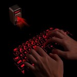 日本初上陸！話題のBluetooth搭載レーザーキーボード「マジックキューブ」 Android/iPhone/iPad対応｜写真1