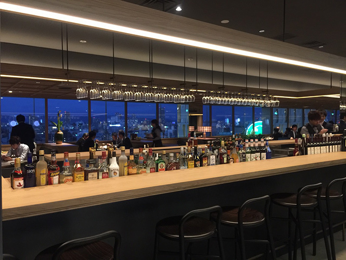 食と遊びが楽しめる新空間「チェックルームサービス」、大阪・心斎橋にオープン | 写真