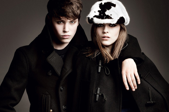 ユニフォームをテーマにしたバーバリーの2011年秋冬8月キャンペーン