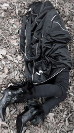 アリスアウアア 2016年秋冬コレクション - 徹底的に社会を遮断、ミノムシの“踊り“にも似た鼓動｜写真13