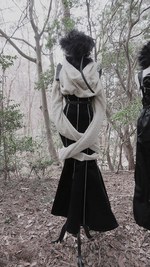 アリスアウアア 2016年秋冬コレクション - 徹底的に社会を遮断、ミノムシの“踊り“にも似た鼓動｜写真55