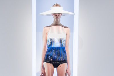 モダニズム建築｜ラペルラ 2016-17年秋冬コレクション - 伝統と革命の狭間でみせる、新感覚の官能性