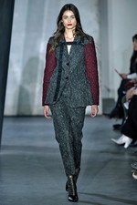 最年少のヴィクシーエンジェル「テイラー・ヒル」のスタイルブック発売 、 私服やビューティーなどが一冊に｜写真2