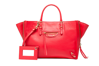 バレンシアガの「ペーパー」コレクションから青山限定のバッグ、ルージュのようなカラー