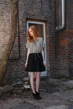 都会の中に生まれたノスタルジックな世界-イー．ワイ．ワダ（e.y.wada）の、2011-12年秋冬コレクション｜写真8