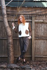 都会の中に生まれたノスタルジックな世界-イー．ワイ．ワダ（e.y.wada）の、2011-12年秋冬コレクション｜写真17